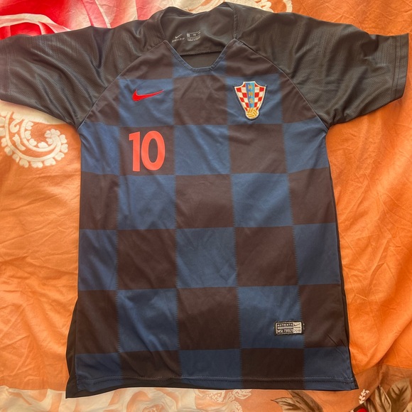 Nike Other - Boys athletic shirt 14 year old